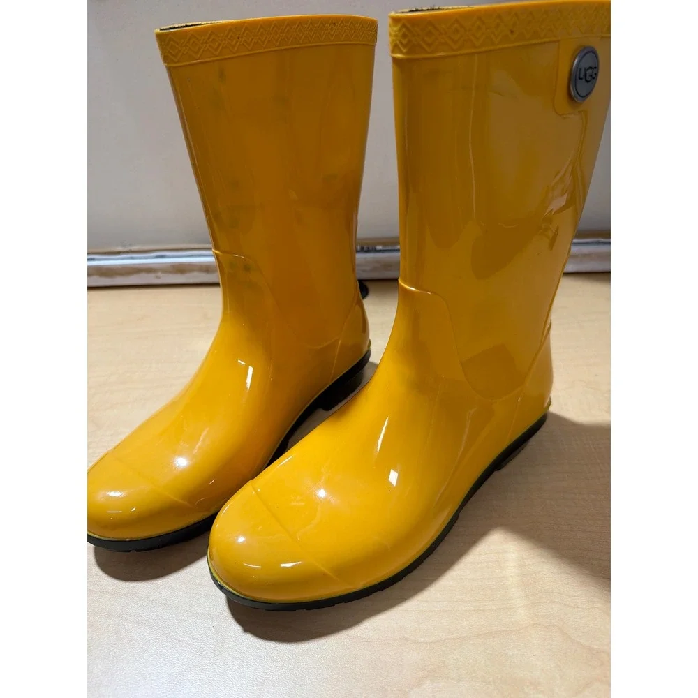 UGG Sienna Rain Boots Mens 7 Yellow Gloss Waterproof Rubber Mid Calf 1014452